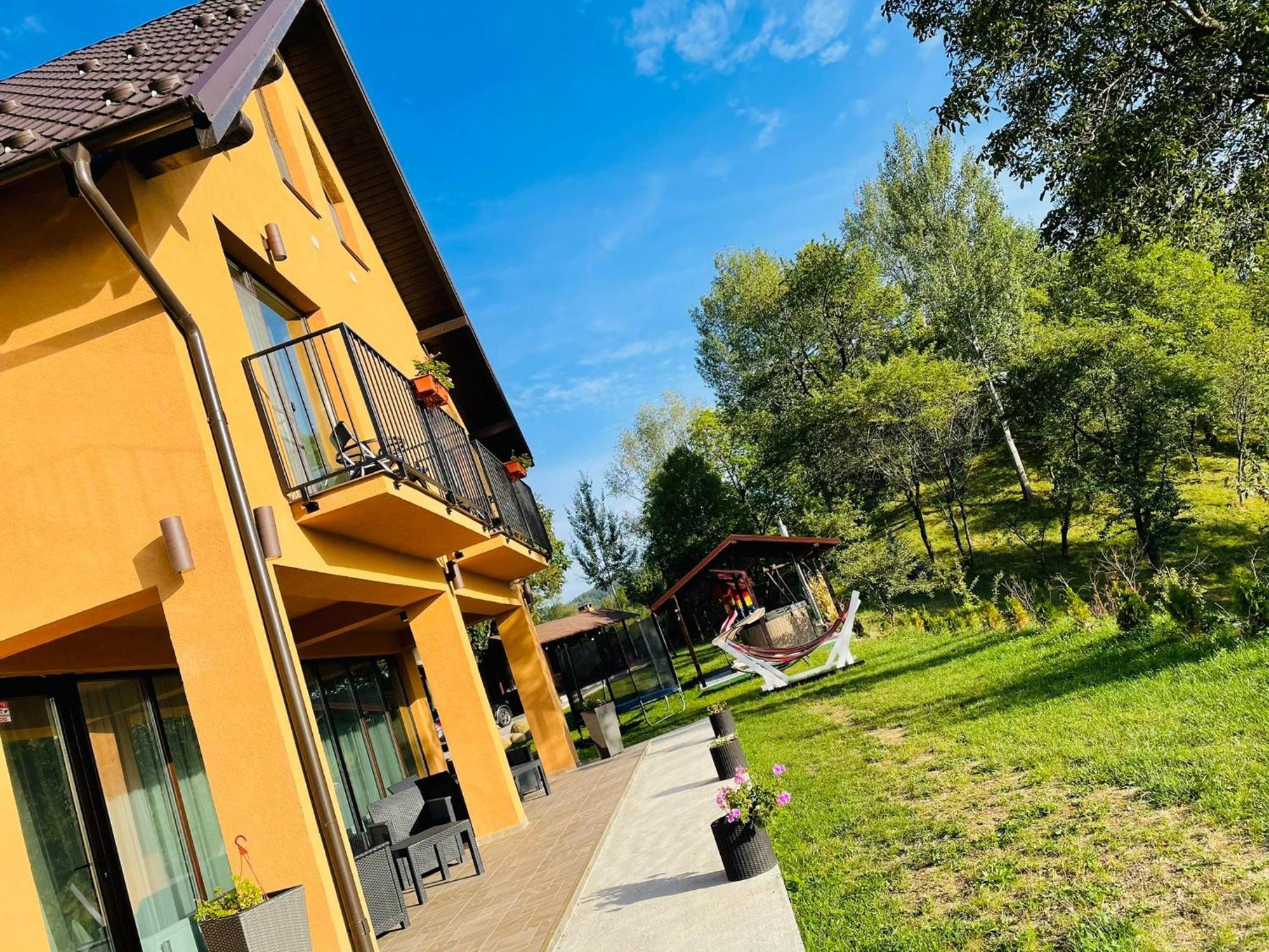 Pensiunea Piri Land Comarnic Exterior foto